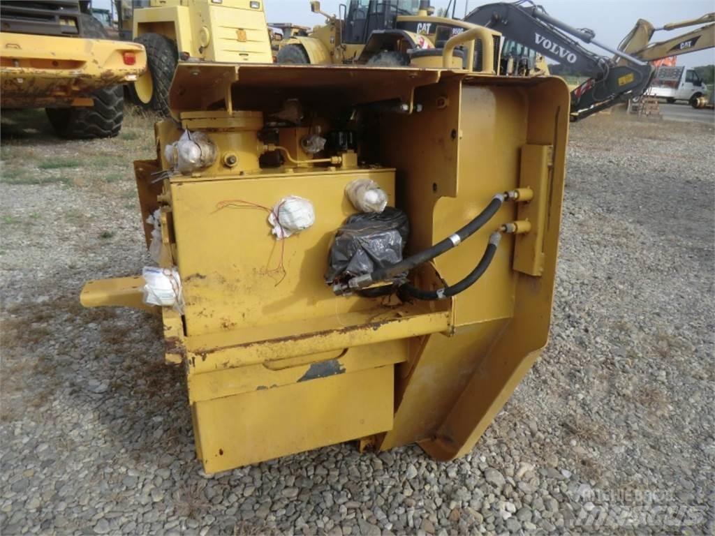 CAT 735 底盘和悬架