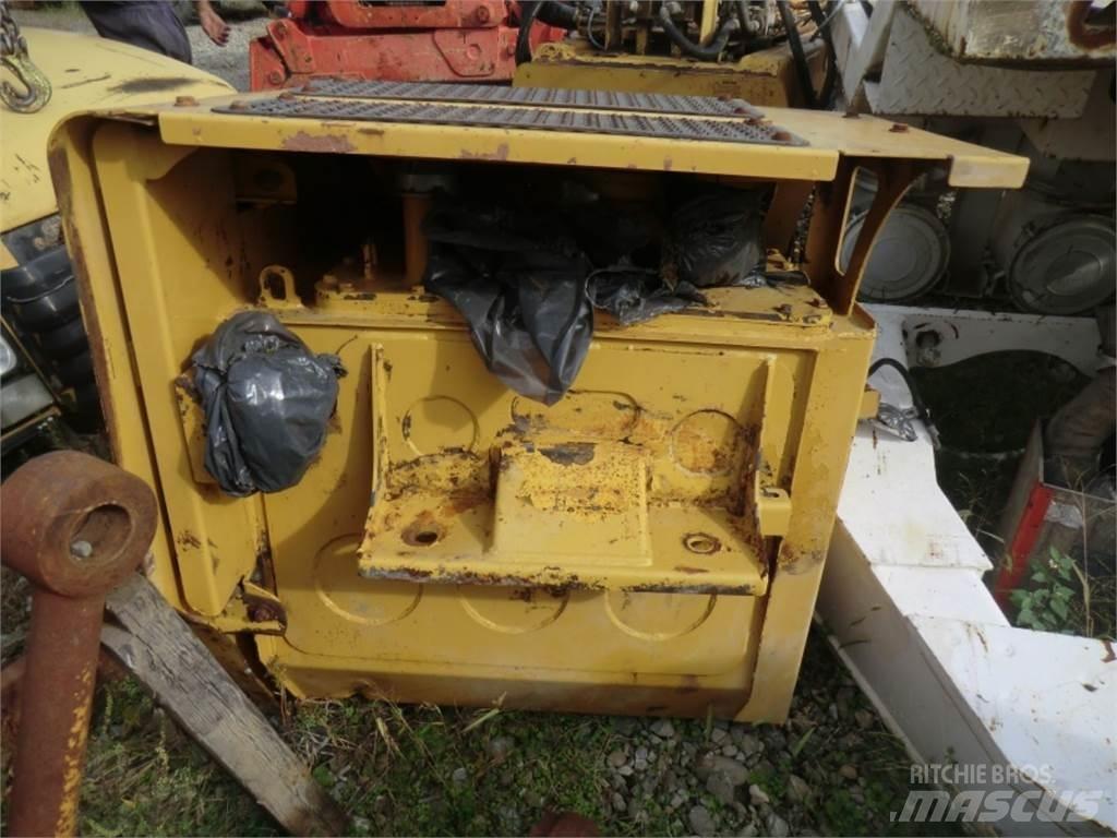 CAT 735 底盘和悬架