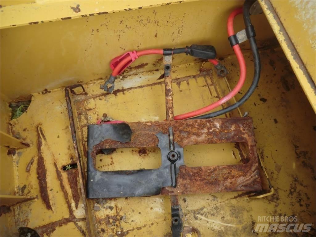 CAT 735 底盘和悬架