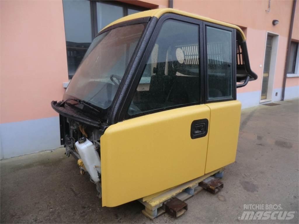 CAT 735 底盘和悬架