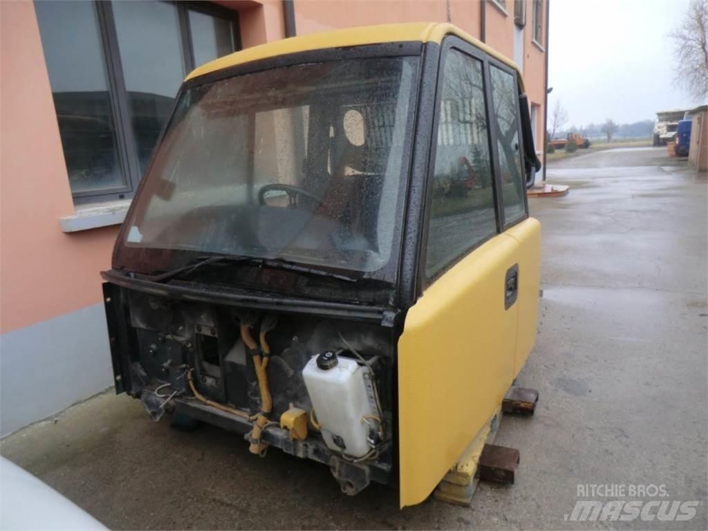 CAT 735 底盘和悬架
