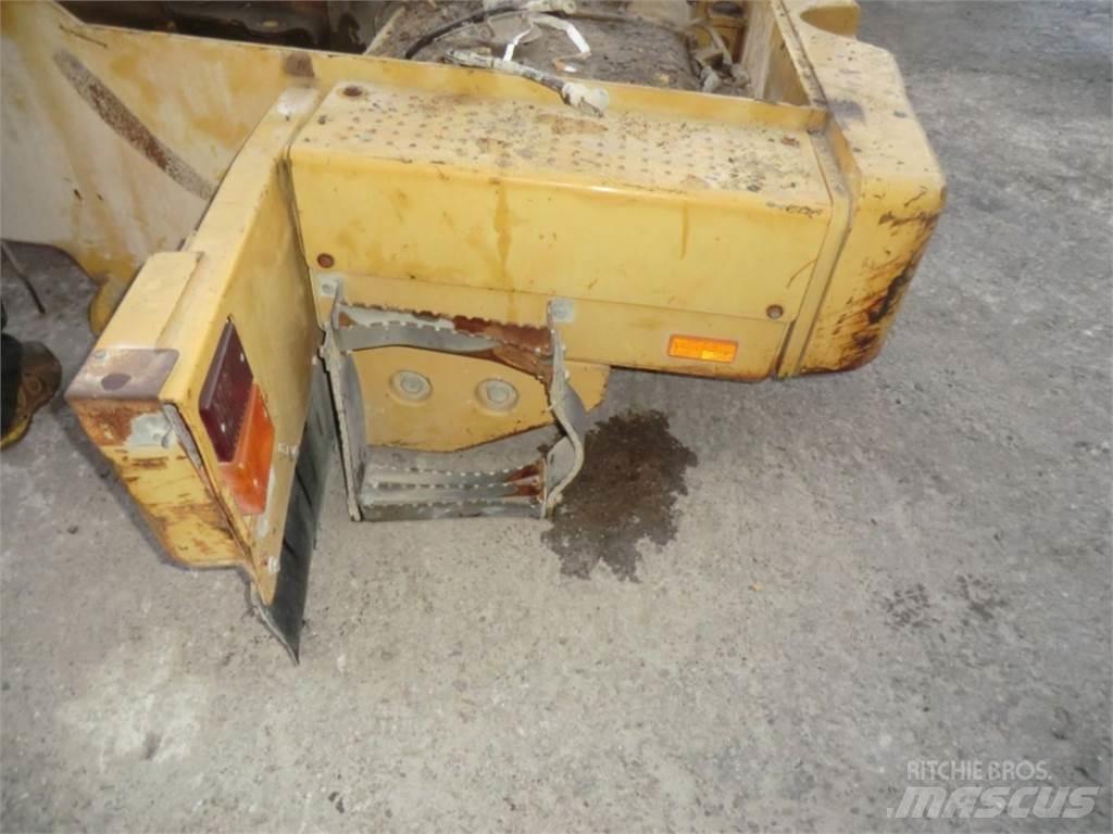 CAT 928G 底盘和悬架