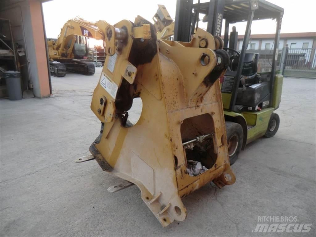 CAT 928G 底盘和悬架