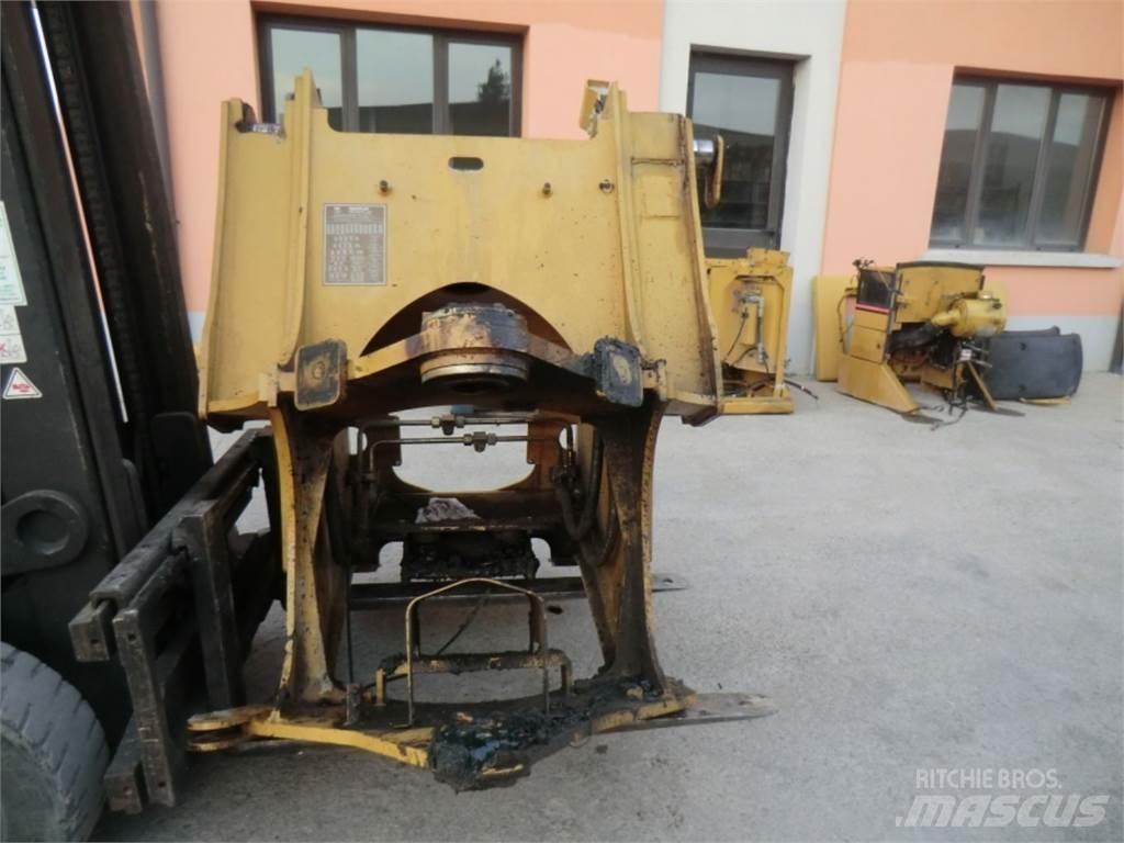 CAT 928G 底盘和悬架
