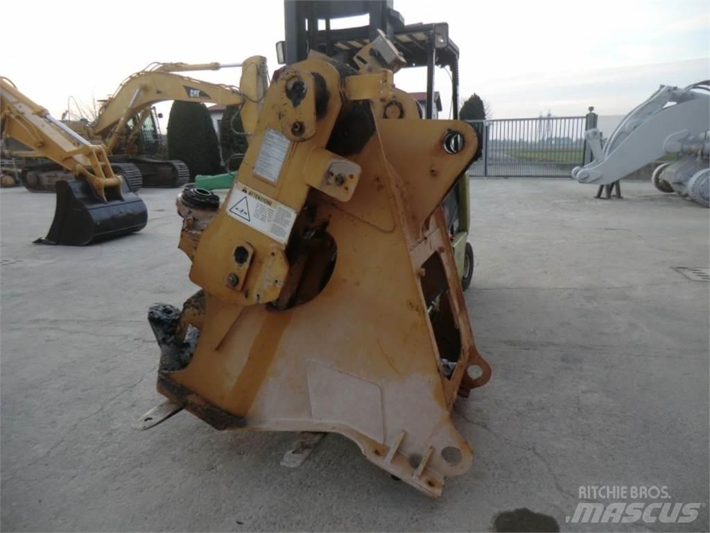 CAT 928G 底盘和悬架