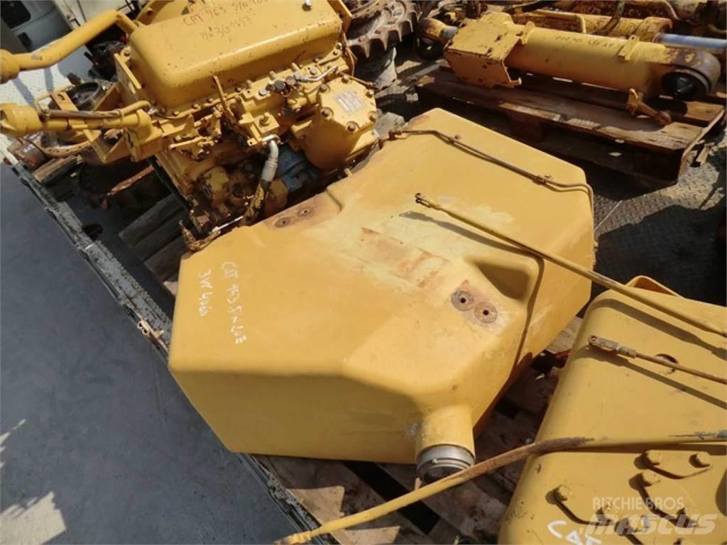CAT 953 底盘和悬架