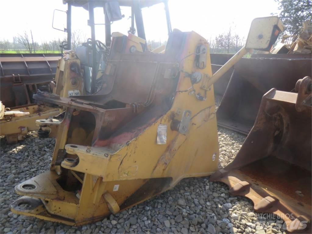 CAT 962H 底盘和悬架