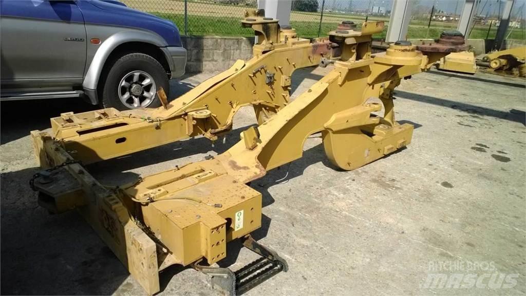 CAT 962H 底盘和悬架