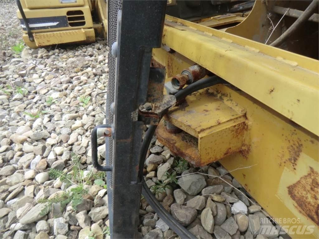 CAT 962H 底盘和悬架