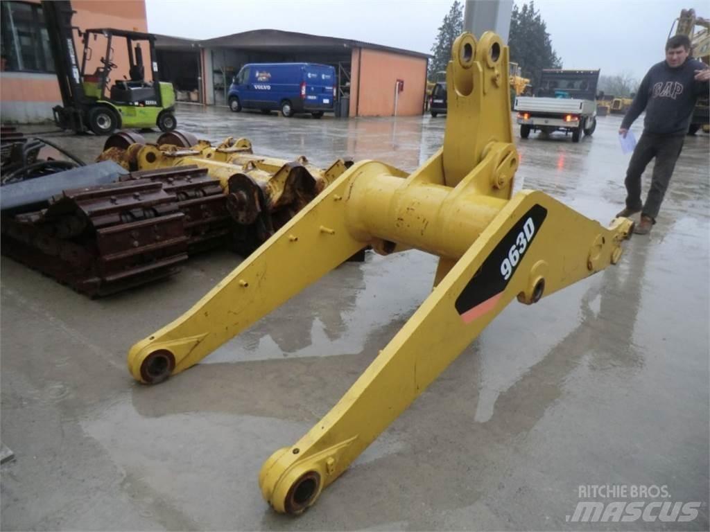 CAT 963D 底盘和悬架