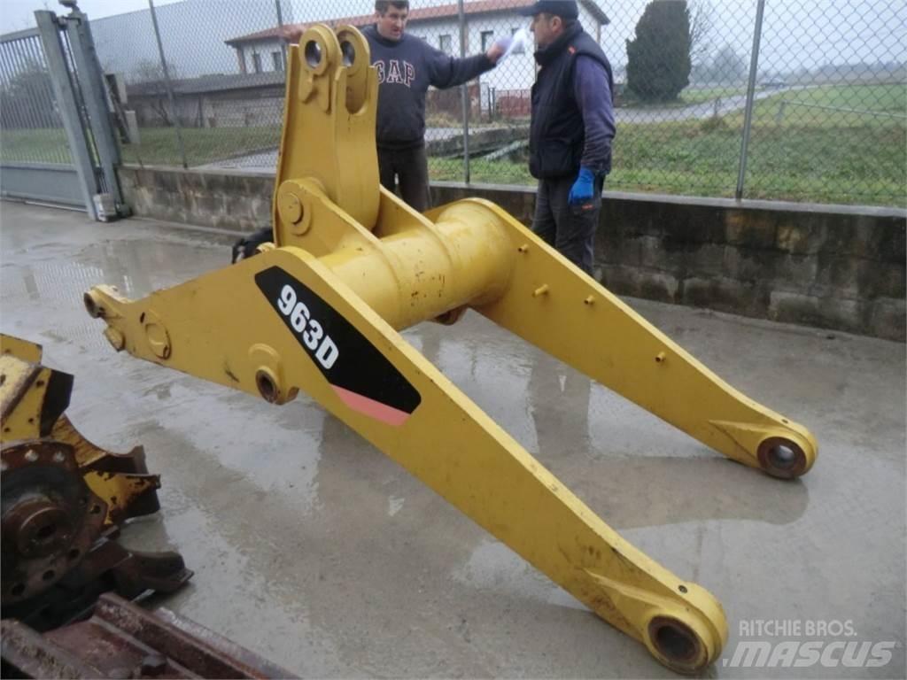 CAT 963D 底盘和悬架