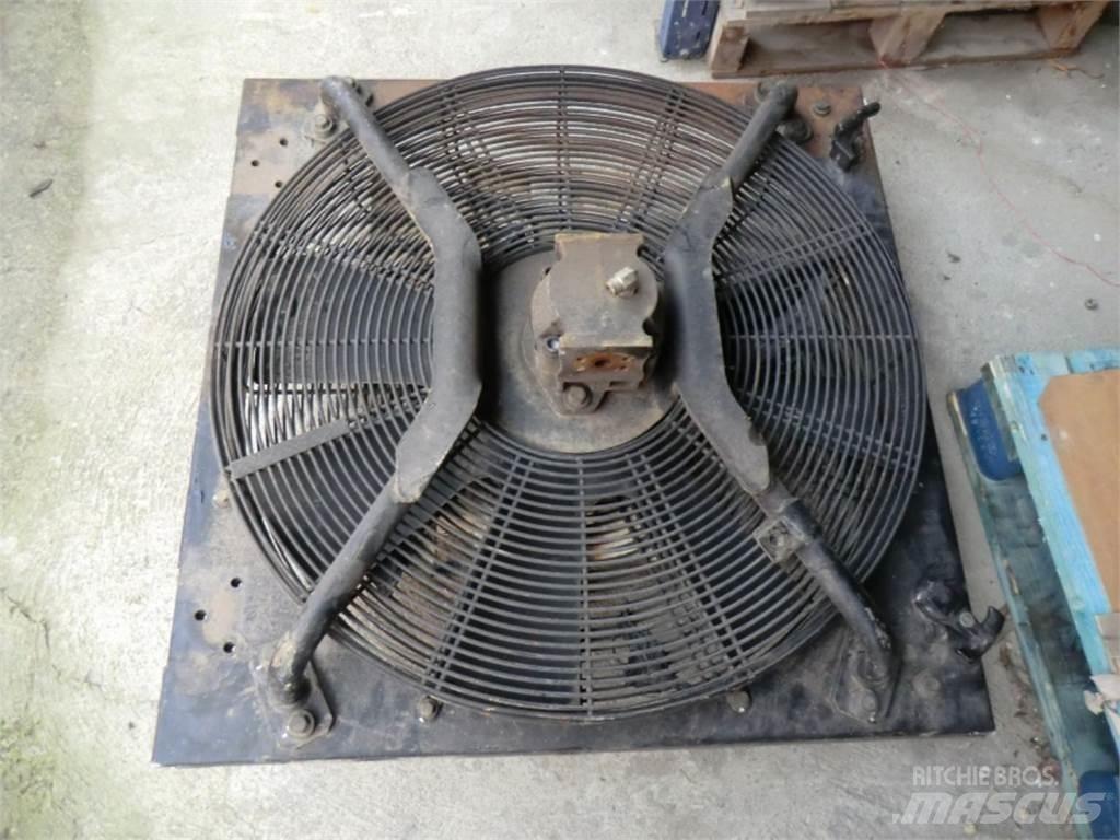 CAT 963D 底盘和悬架