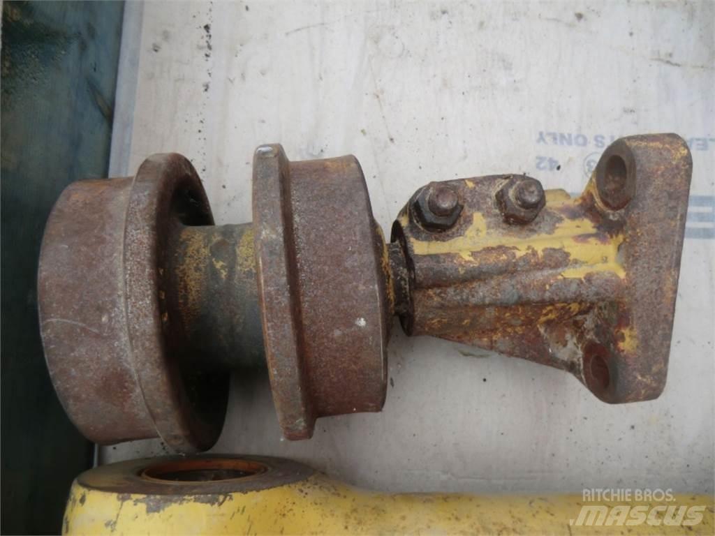 CAT 963D 履带、链条和底盘