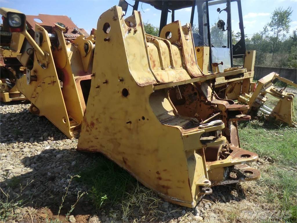 CAT 963D 底盘和悬架