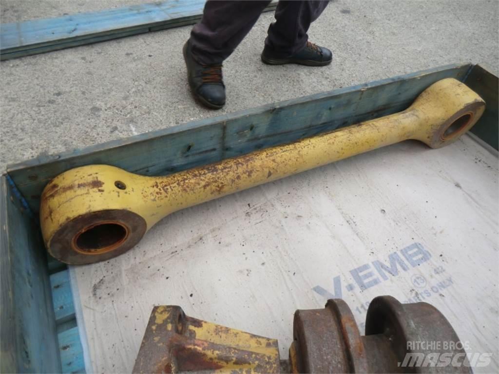 CAT 963D 底盘和悬架