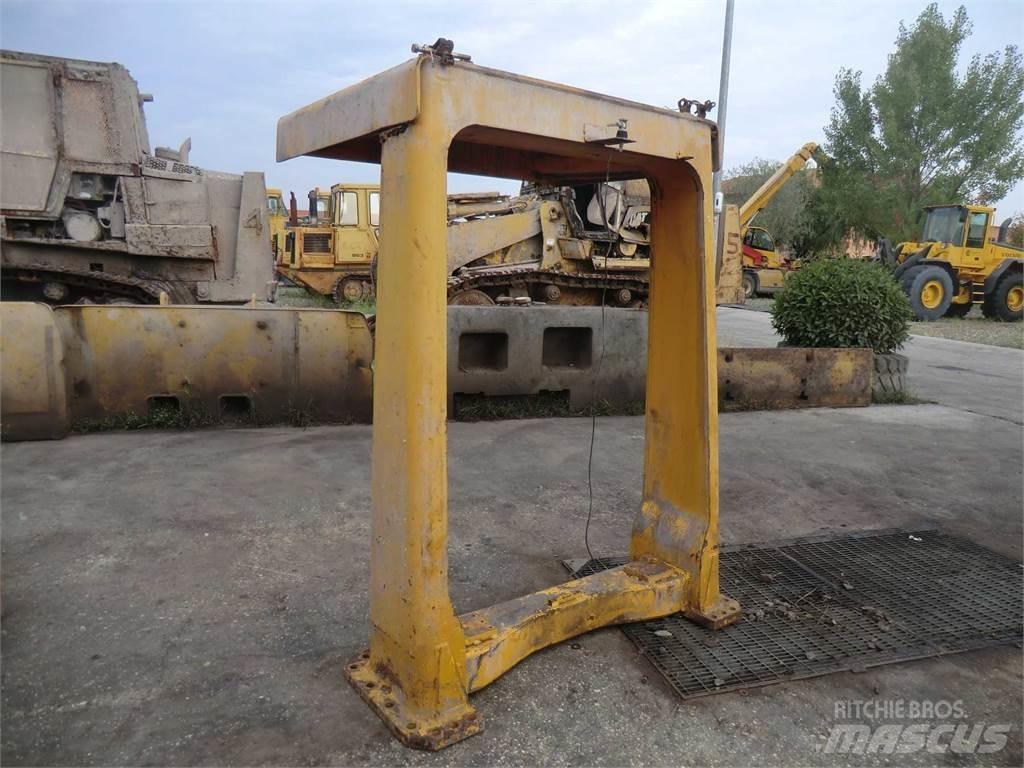 CAT 988B 底盘和悬架
