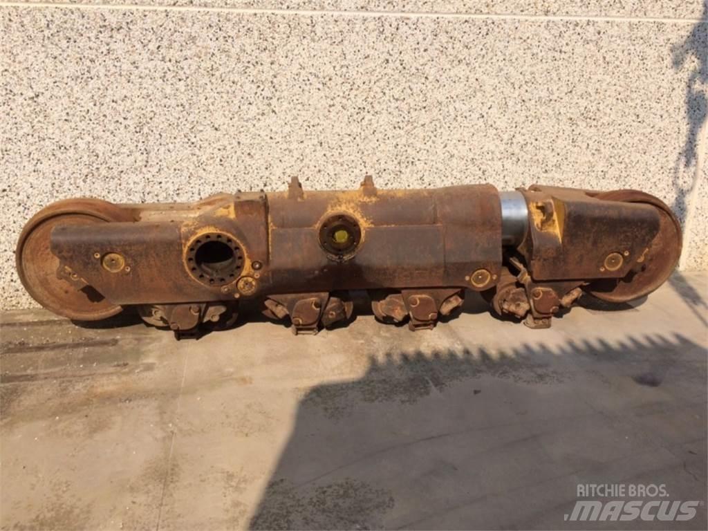 CAT  D8L 履带、链条和底盘