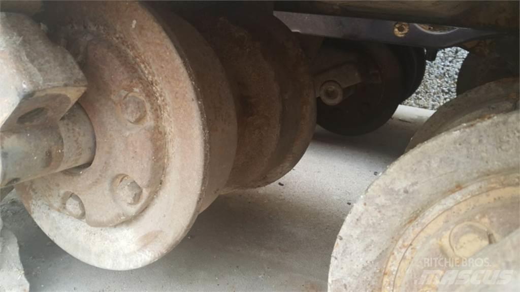 CAT  D8L 履带、链条和底盘