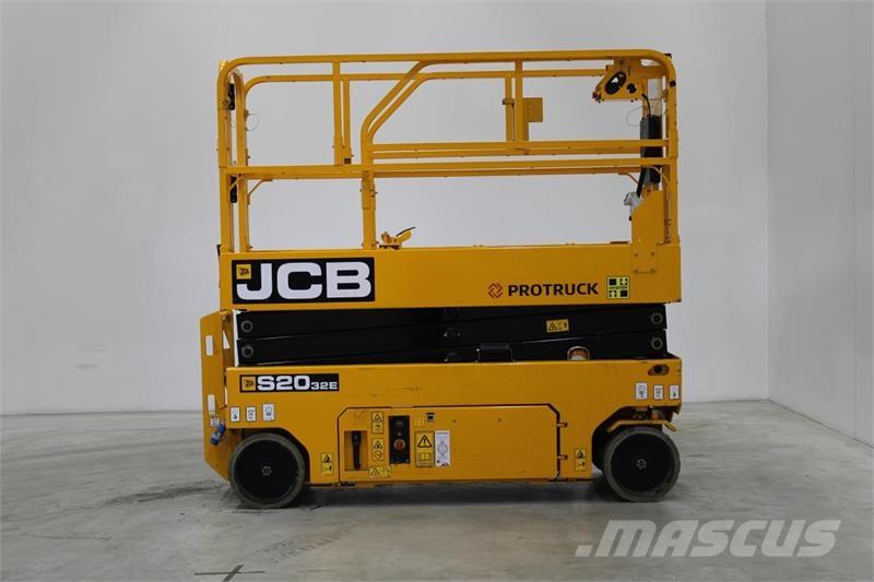 JCB S2032E 剪叉式升降机