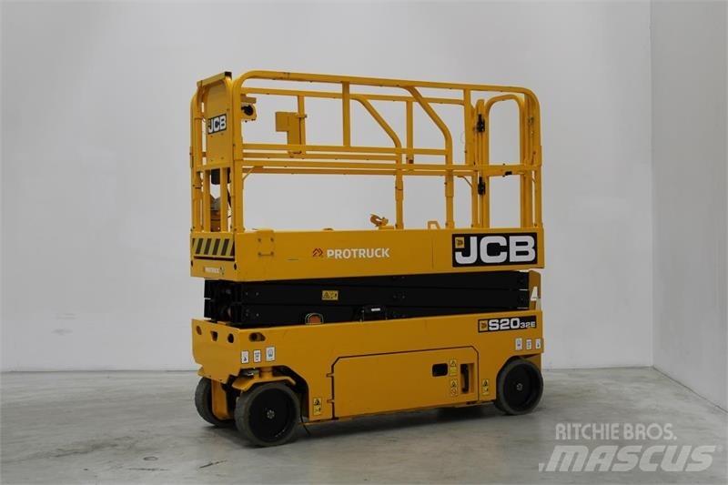 JCB S2032E 剪叉式升降机
