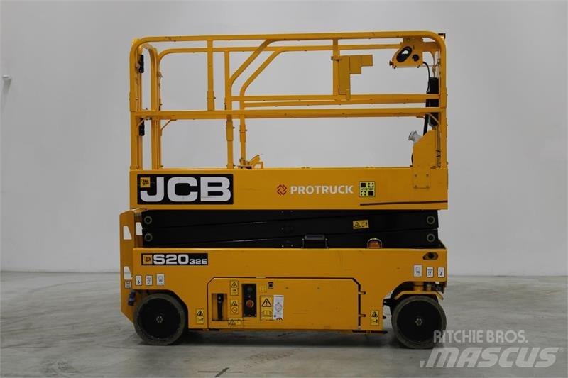 JCB S2032E 剪叉式升降机