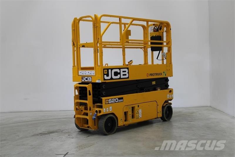 JCB S2032E 剪叉式升降机