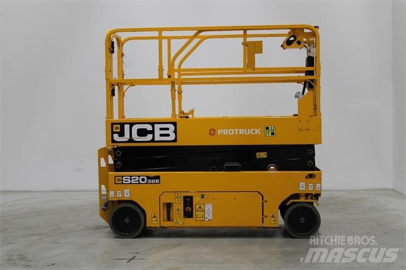 JCB S2032E 剪叉式升降机
