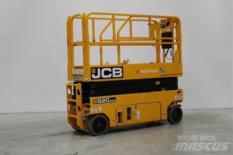 JCB S2032E 剪叉式升降机