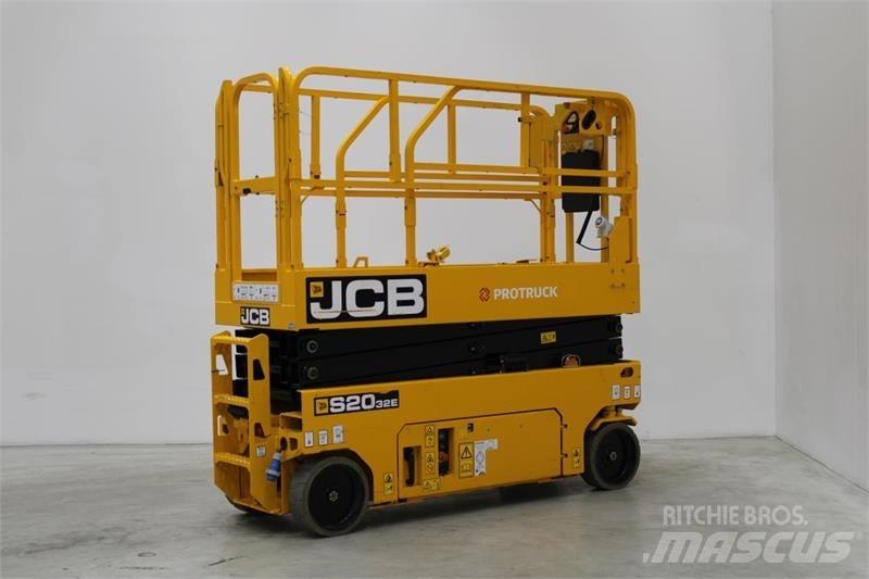 JCB S2032E 剪叉式升降机