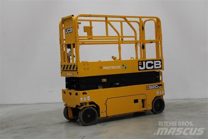 JCB S2032E 剪叉式升降机