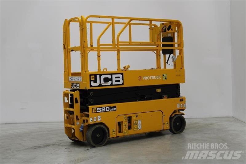 JCB S2032E 剪叉式升降机