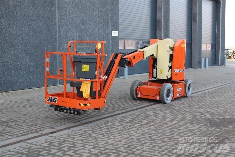 JLG E300AJP 曲臂高空工作平台