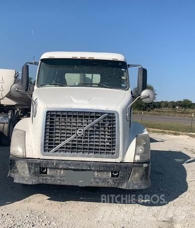Volvo  牵引车