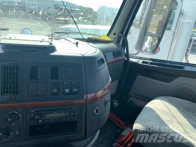 Volvo  牵引车