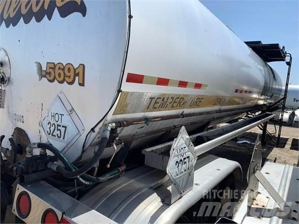 Etnyre STEEL 7,500 油罐半挂车