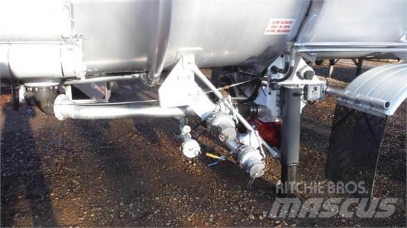 Polar ACX8 8,400 油罐半挂车