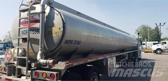 Polar AEB6 9,500-4 油罐半挂车