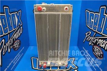 Isuzu FTR 散热器