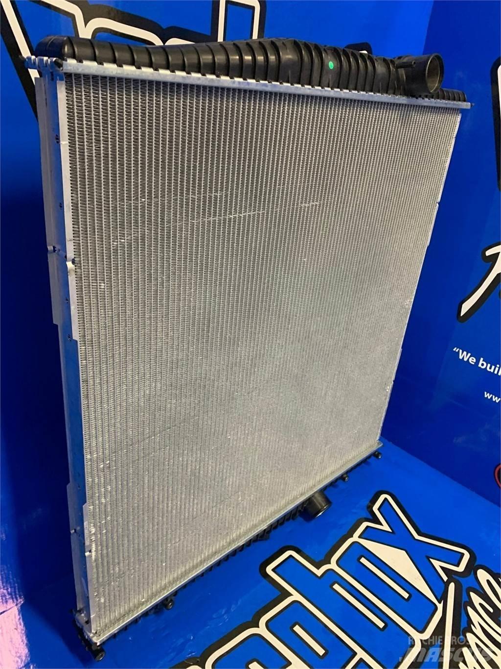 Volvo  散热器