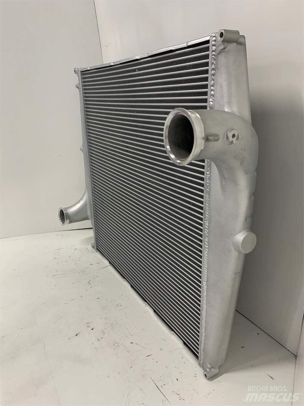 Volvo  散热器
