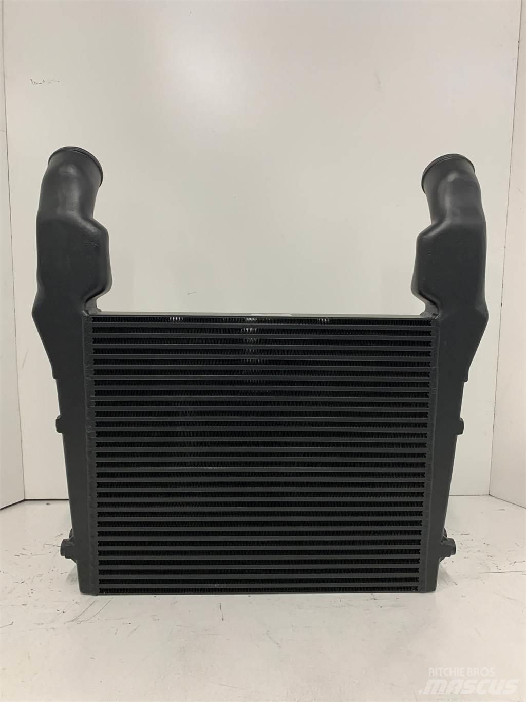 Volvo  散热器