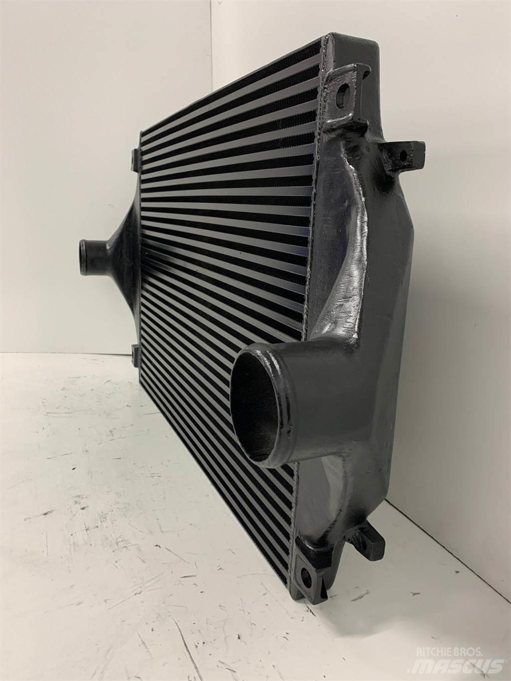 Volvo  散热器