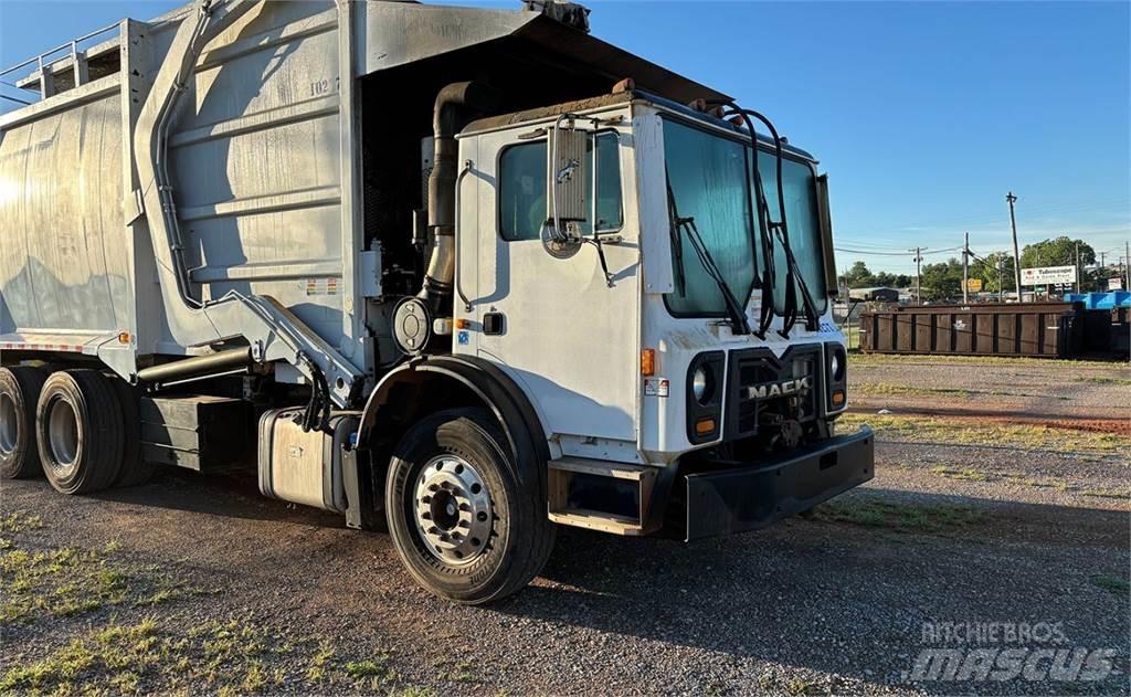 Mack 600 垃圾车