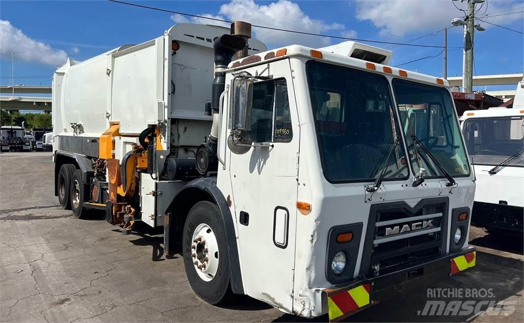 Mack LEU600 垃圾车