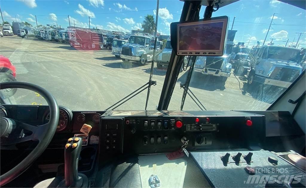 Mack LEU600 垃圾车