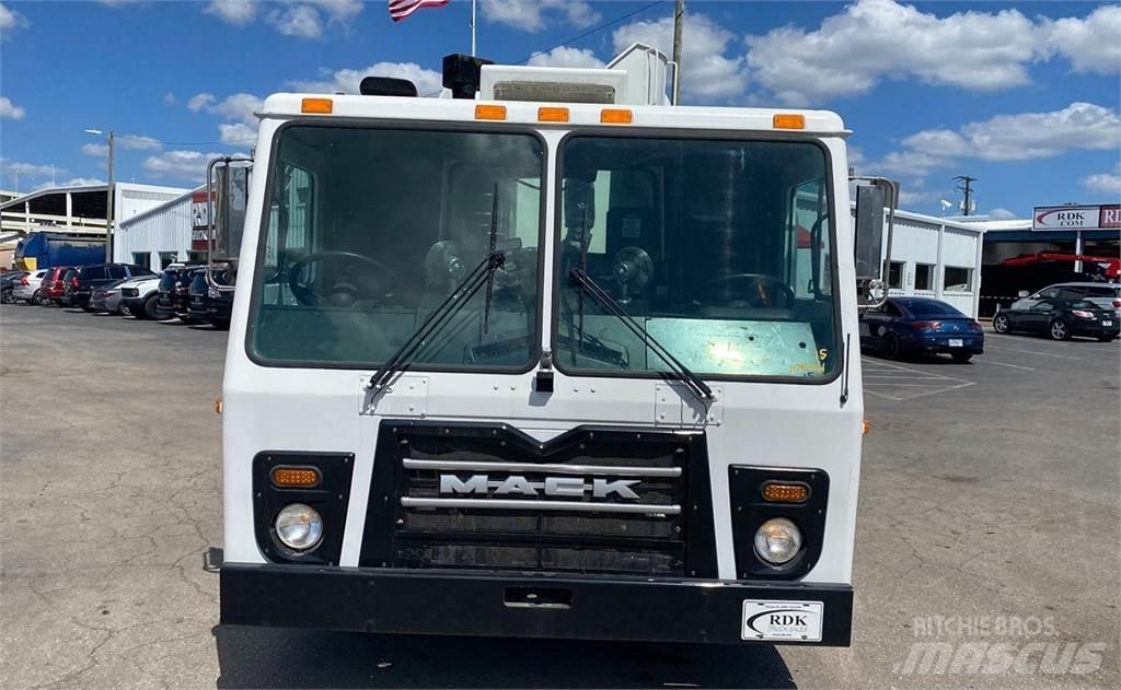 Mack LEU613 垃圾车