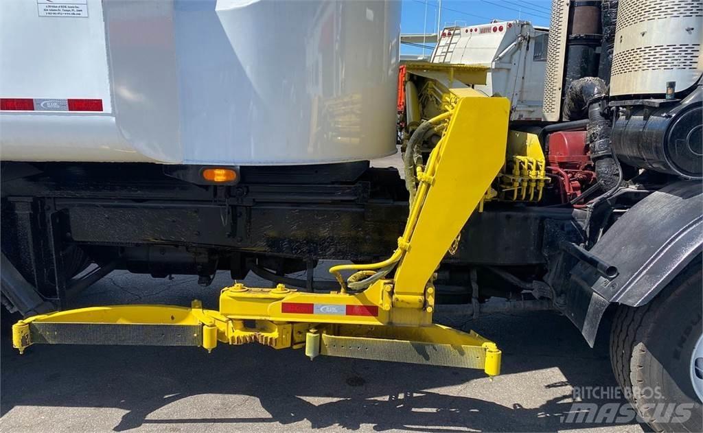 Mack LEU613 垃圾车