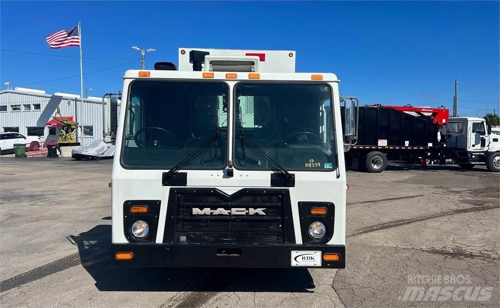 Mack LEU613 垃圾车