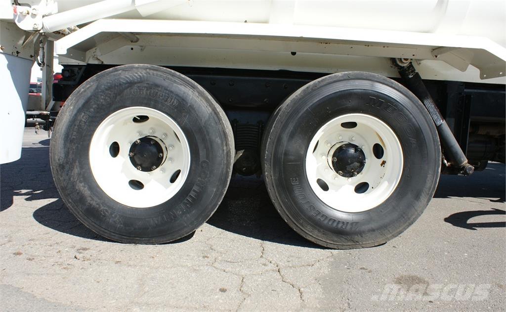 Mack LEU613 垃圾车