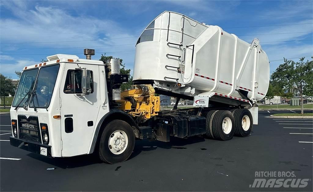 Mack LEU613 垃圾车